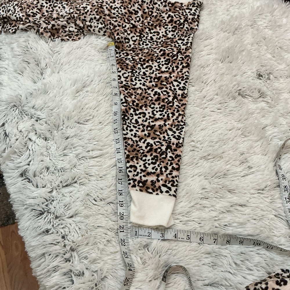 Cuddl Duds Leopard Print Pajama Set - Picture 9 of 11